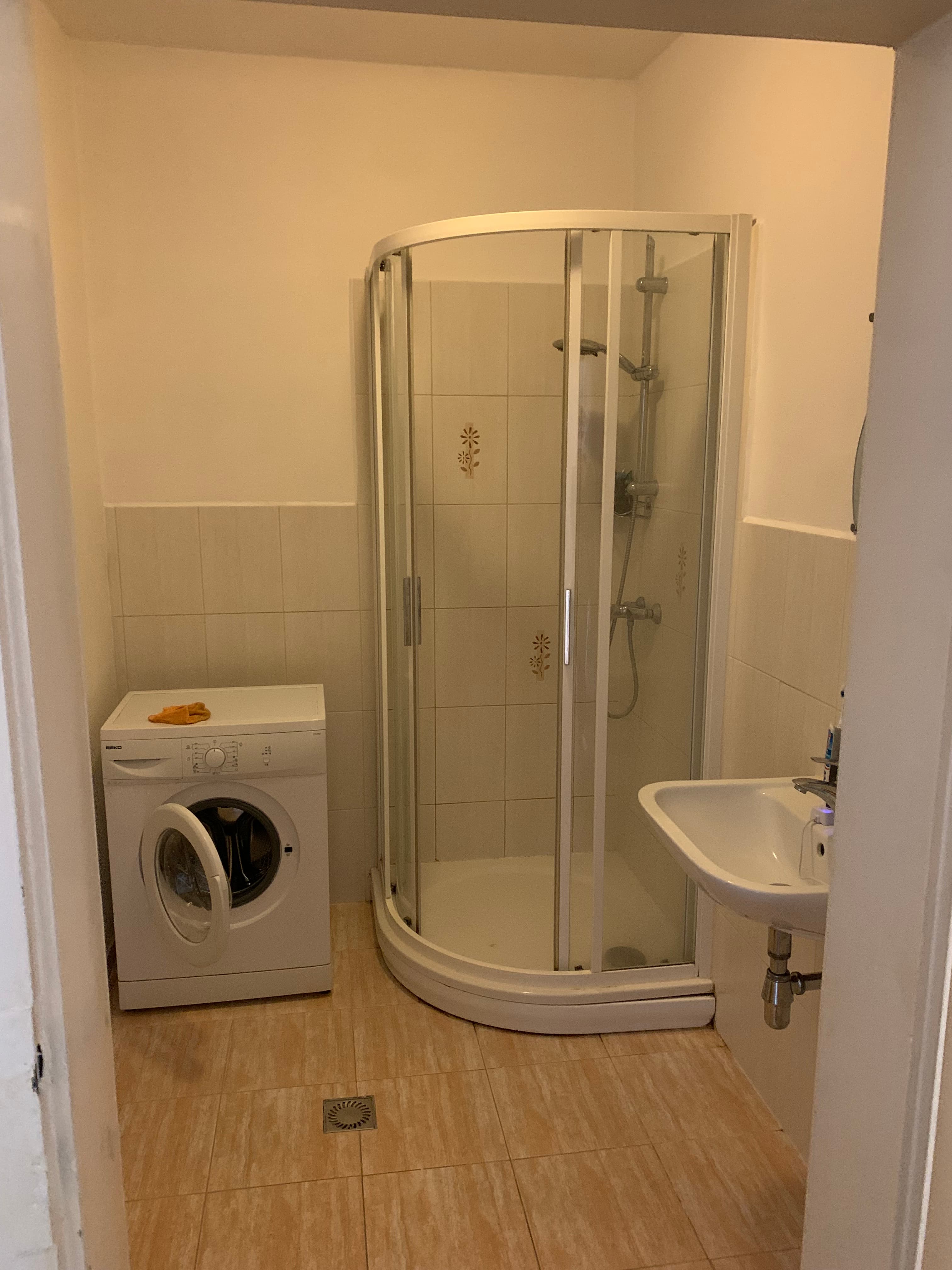 Thumbnail 6 for Pokoj pro 1-2 osoby od září